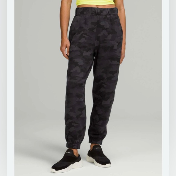 lululemon athletica Pants - Lululemon relaxed high rise camo joggers sz 12 sweatpants pants